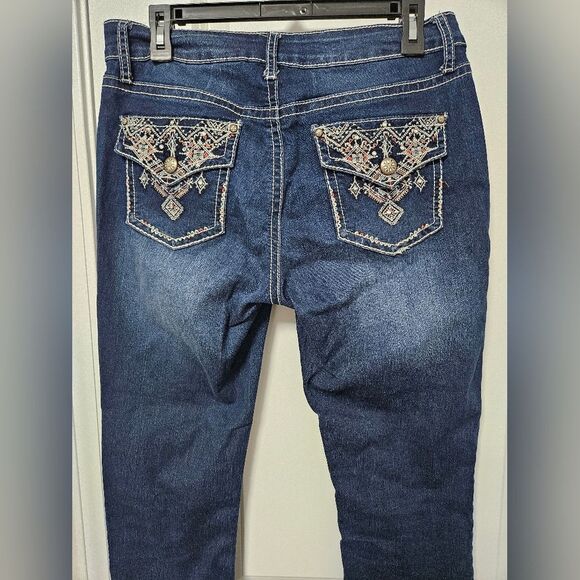 New Directions Weekend Jeans Women's 10 (31x22.5) Capris Mid-Rise Embroidered - Picture 9 of 10